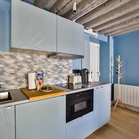 Beautiful In The Marais District Apartment