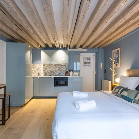 Beautiful In The Marais District Apartment *